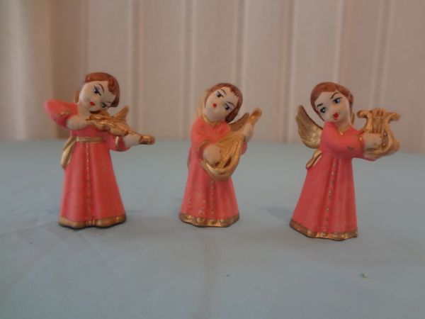 COD-0004	Trio de anjos instrumental (porcelana) pequeno